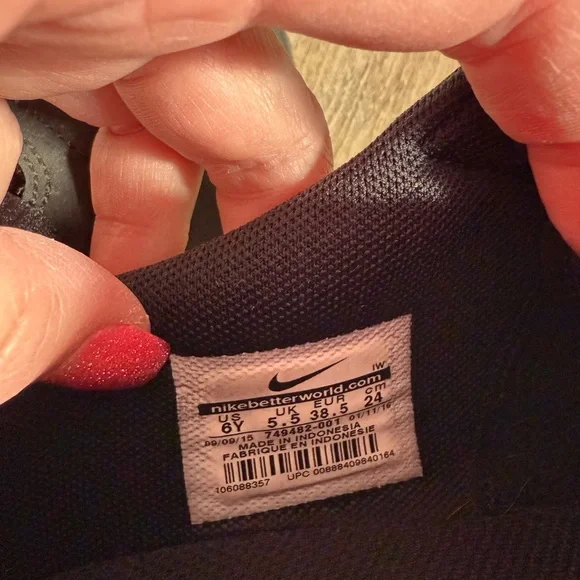 Nike Black Cortez Sneakers with White Swoosh 6Y - Picture 2 of 3